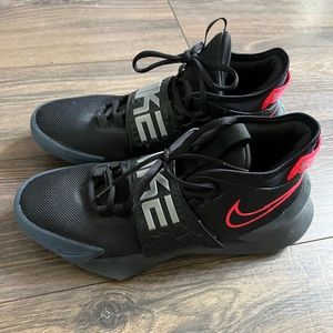Nike youth 7 basketball shoes